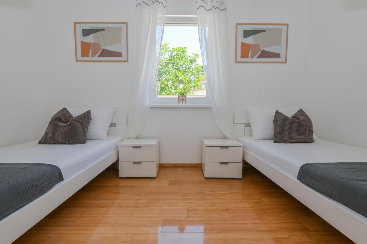 Apartment Funtastic With Private Pool Новалья Экстерьер фото