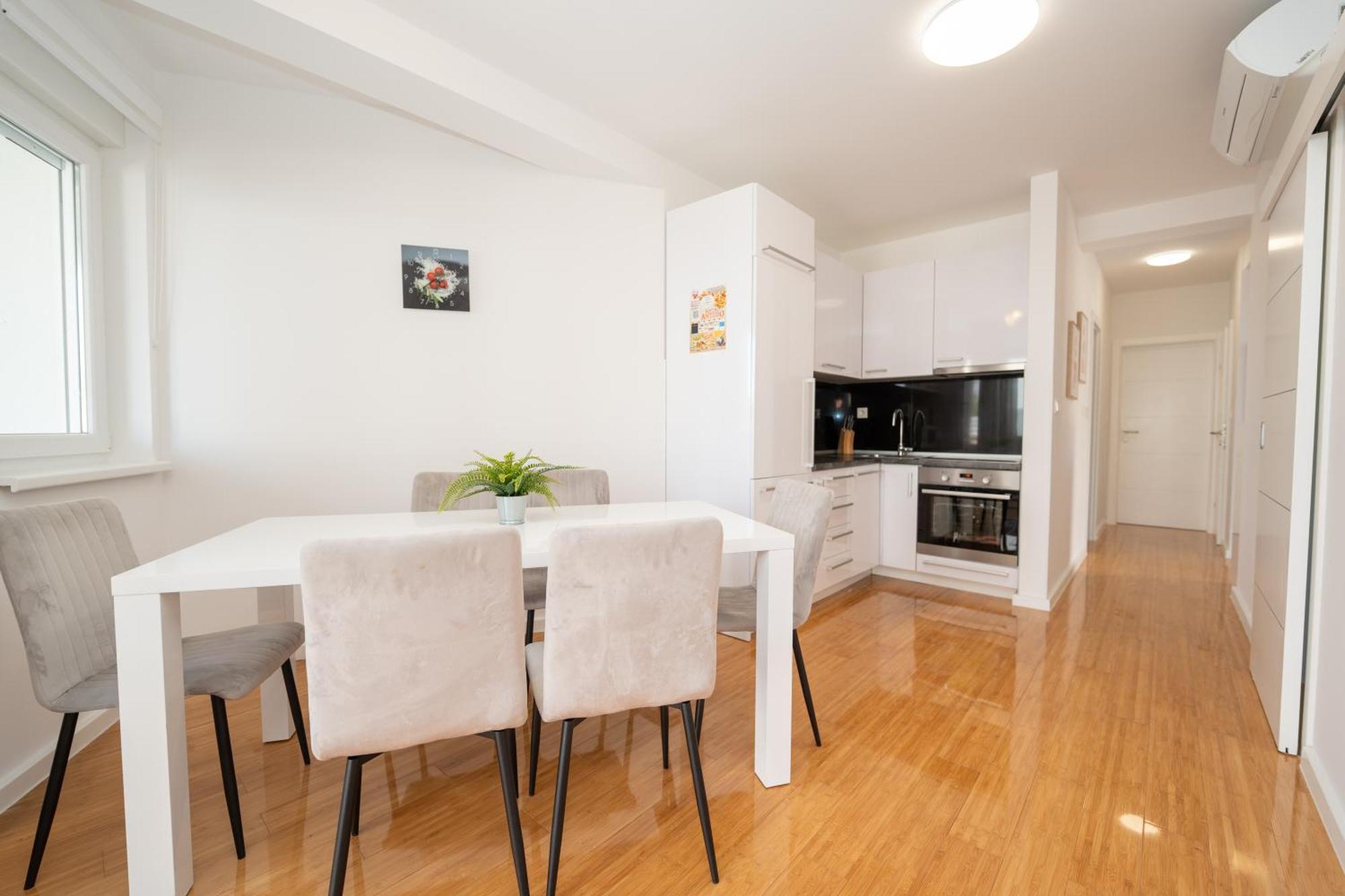 Apartment Funtastic With Private Pool Новалья Экстерьер фото